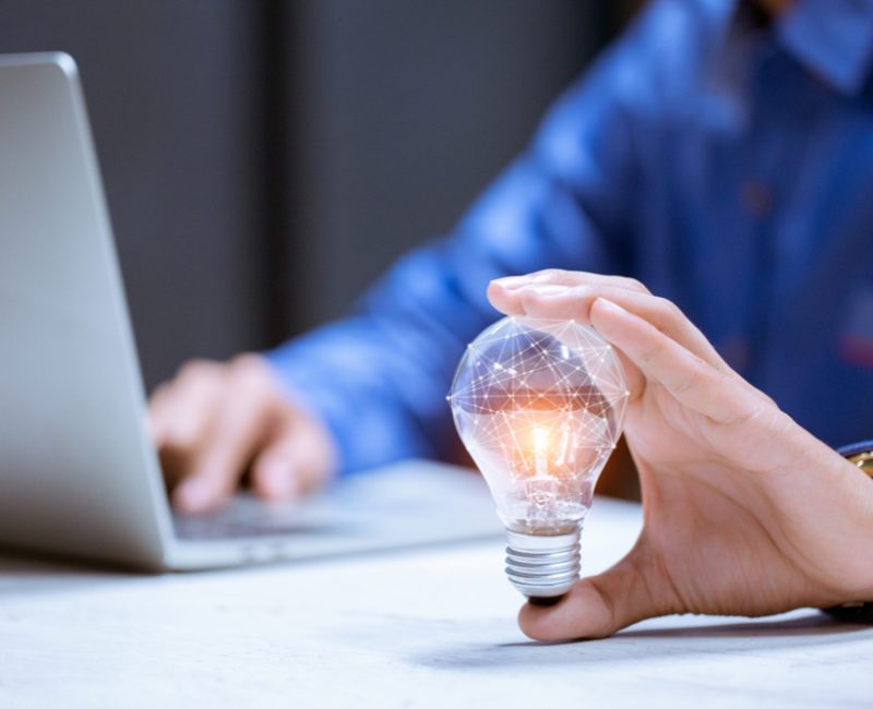business-hand-holding-light-bulb-with-brain-icon-creativity-and-innovative-are-keys-to-success-new-ideas-and-innovation-concept